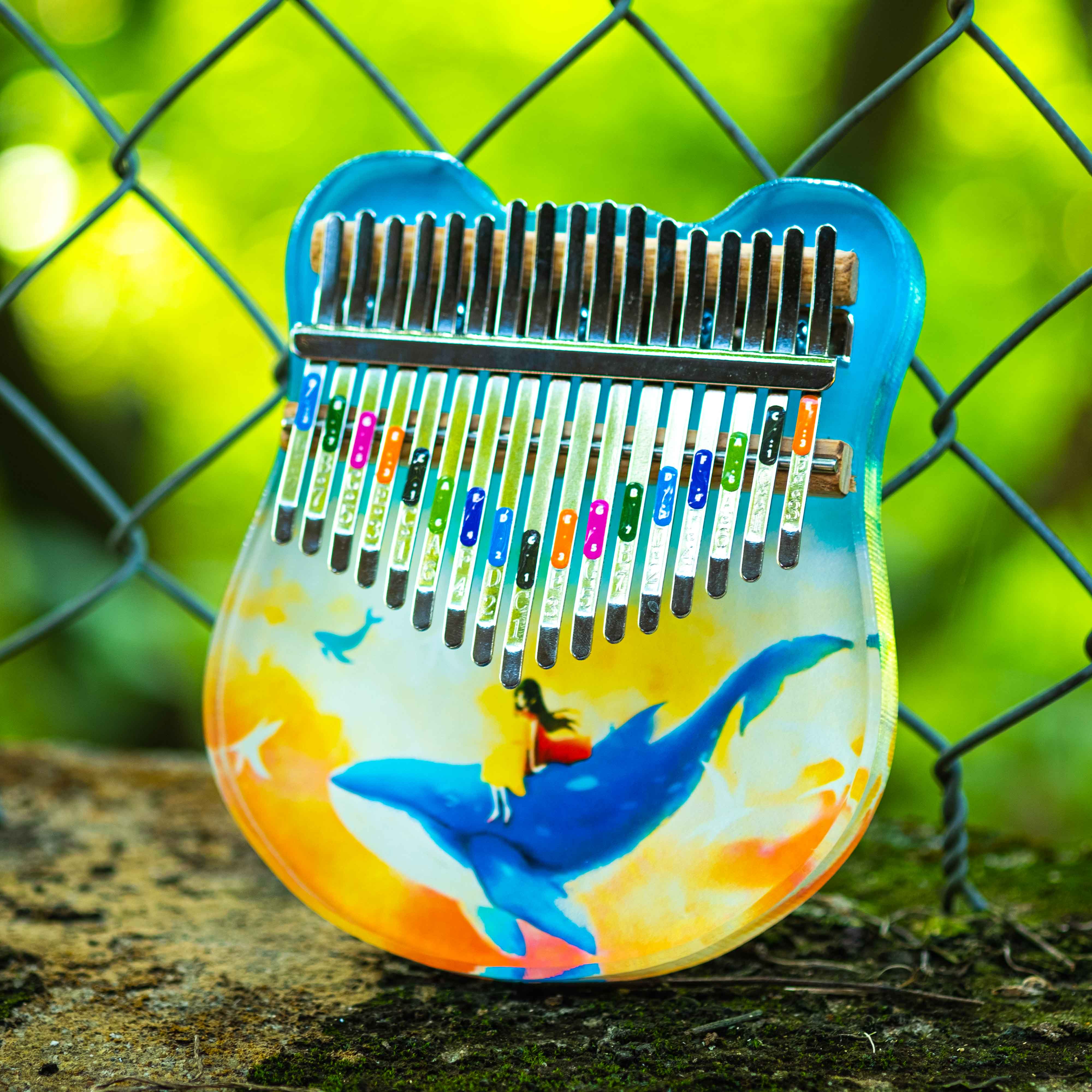 Đàn Kalimba 17 Phím Trong Suốt Chính Hãng - Tặng Full Phụ Kiện âm sắc rõ ràng, có độ bền cao, dễ dàng sử dụng cho người mới bắt đầu tập chơi