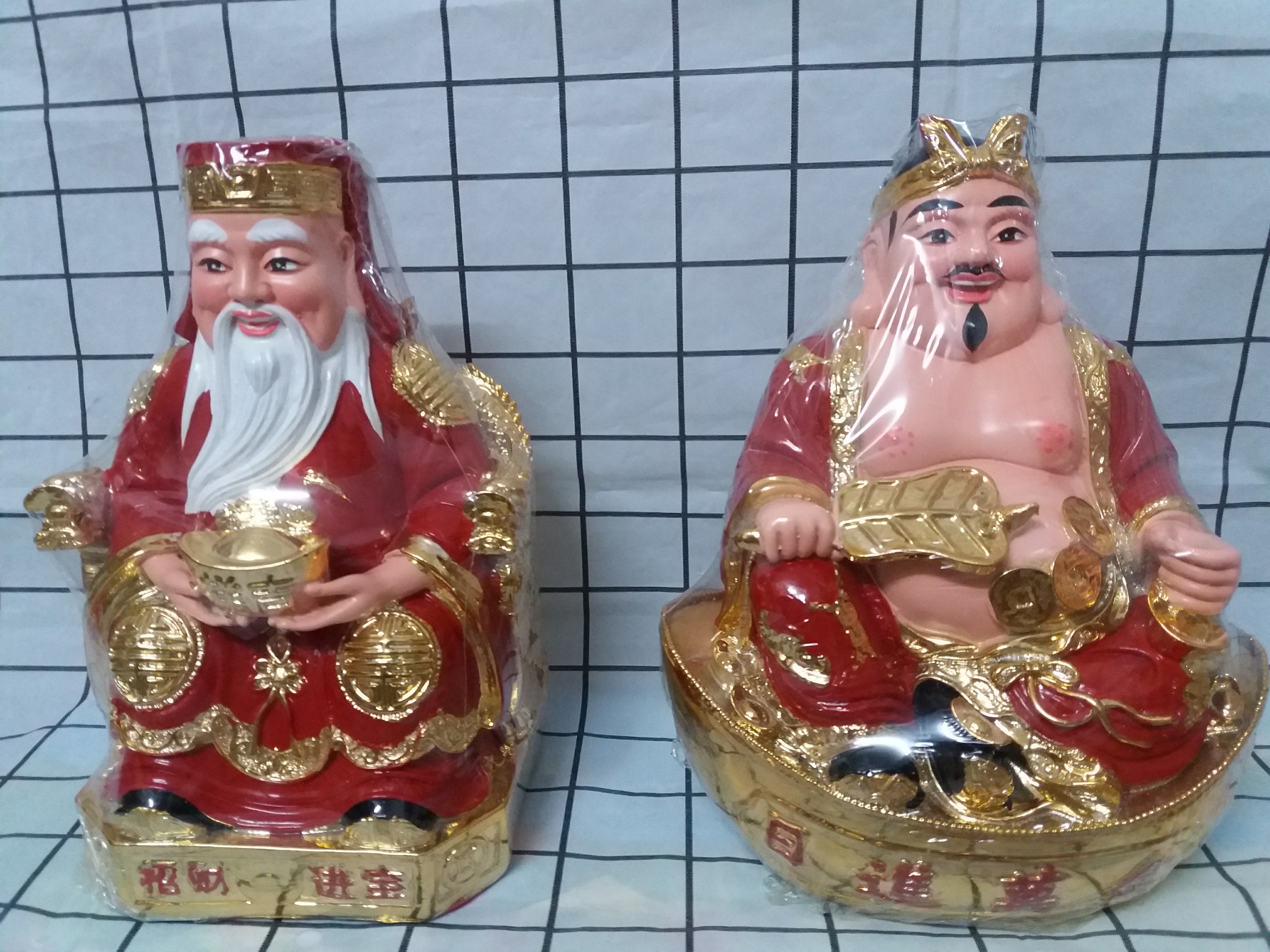 Ông Địa -Thần Tài áo đỏ