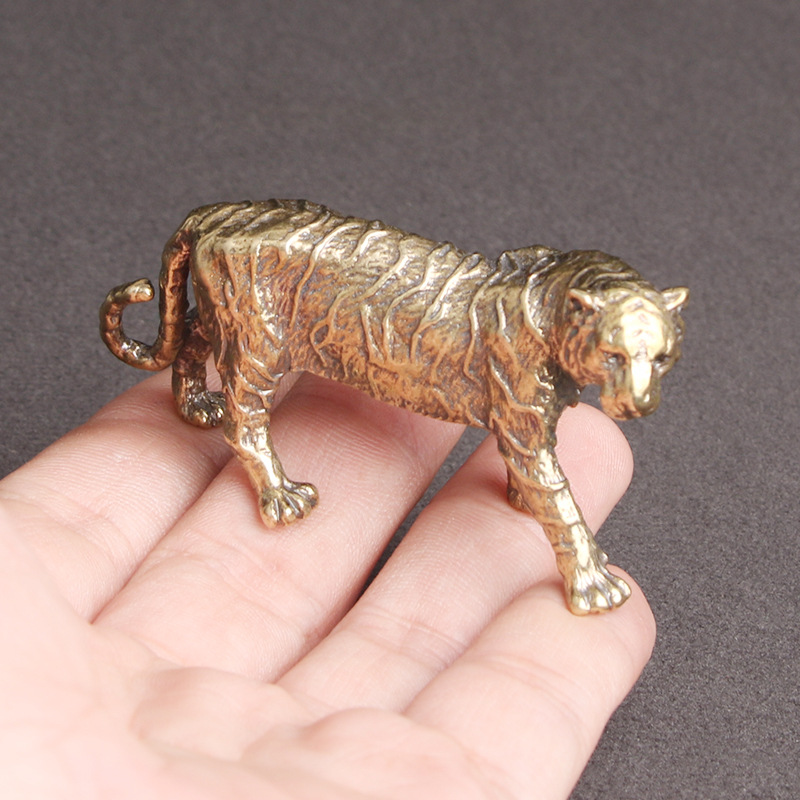 Tượng Nhỏ Phong Thủy Bằng Đồng Kiểu Dáng Hình Con Cọp (Kích Thước: 6.5cm x 3.3cm)