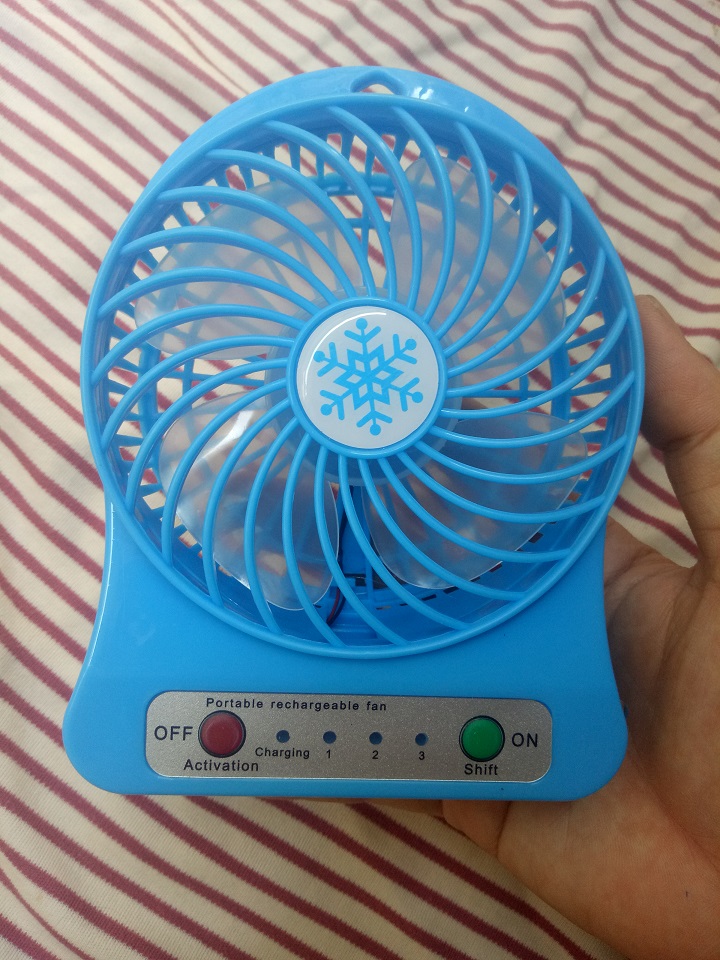 Quạt sạc mini để bàn PORTABLE FAN, quạt mini cầm tay nhỏ gọn, tiện dụng, dùng pin sạc
