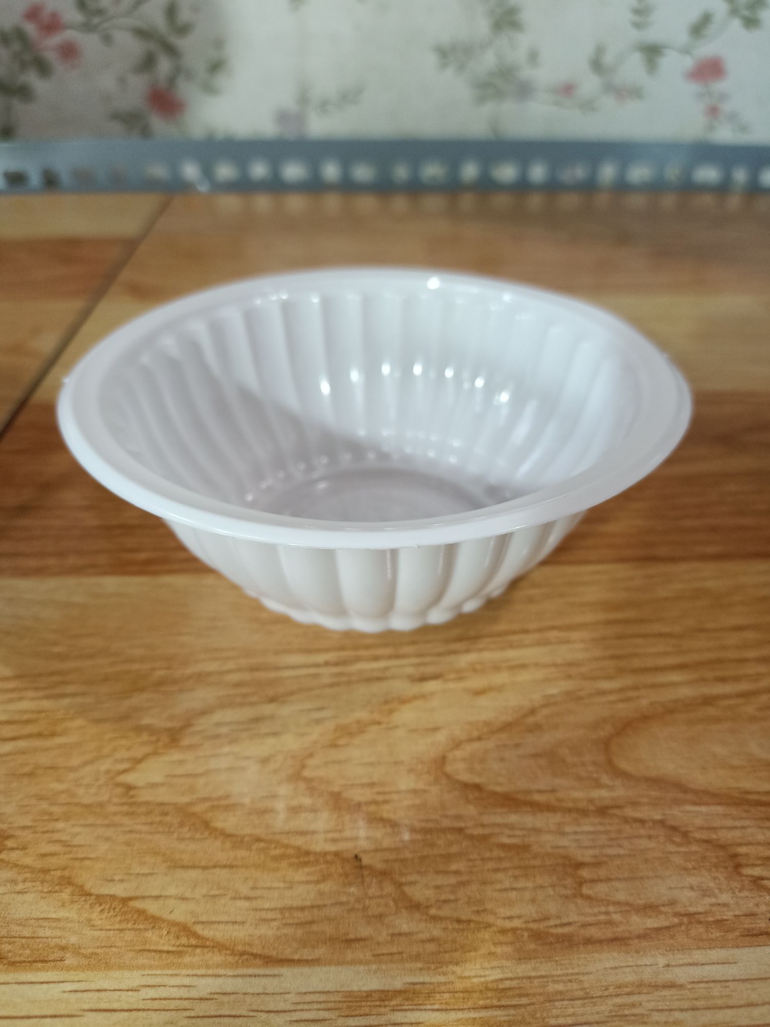 50 Chén nhựa (đường kính 12cm)sử dụng 1 lần, chất liệu an toàn cho người sử dụng.