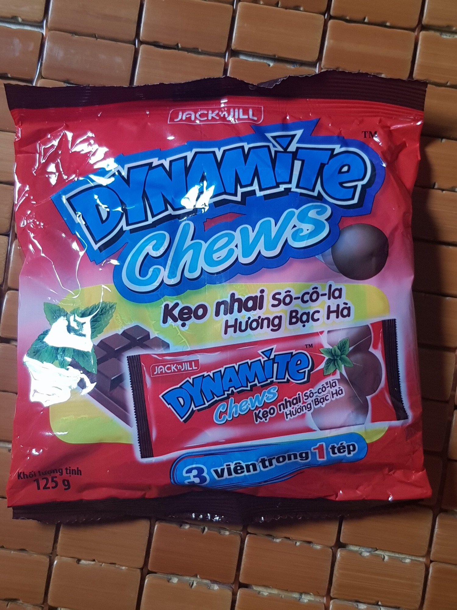 Kẹo Dynamite 3 viên hương Sôcôla 25 viên / bịch