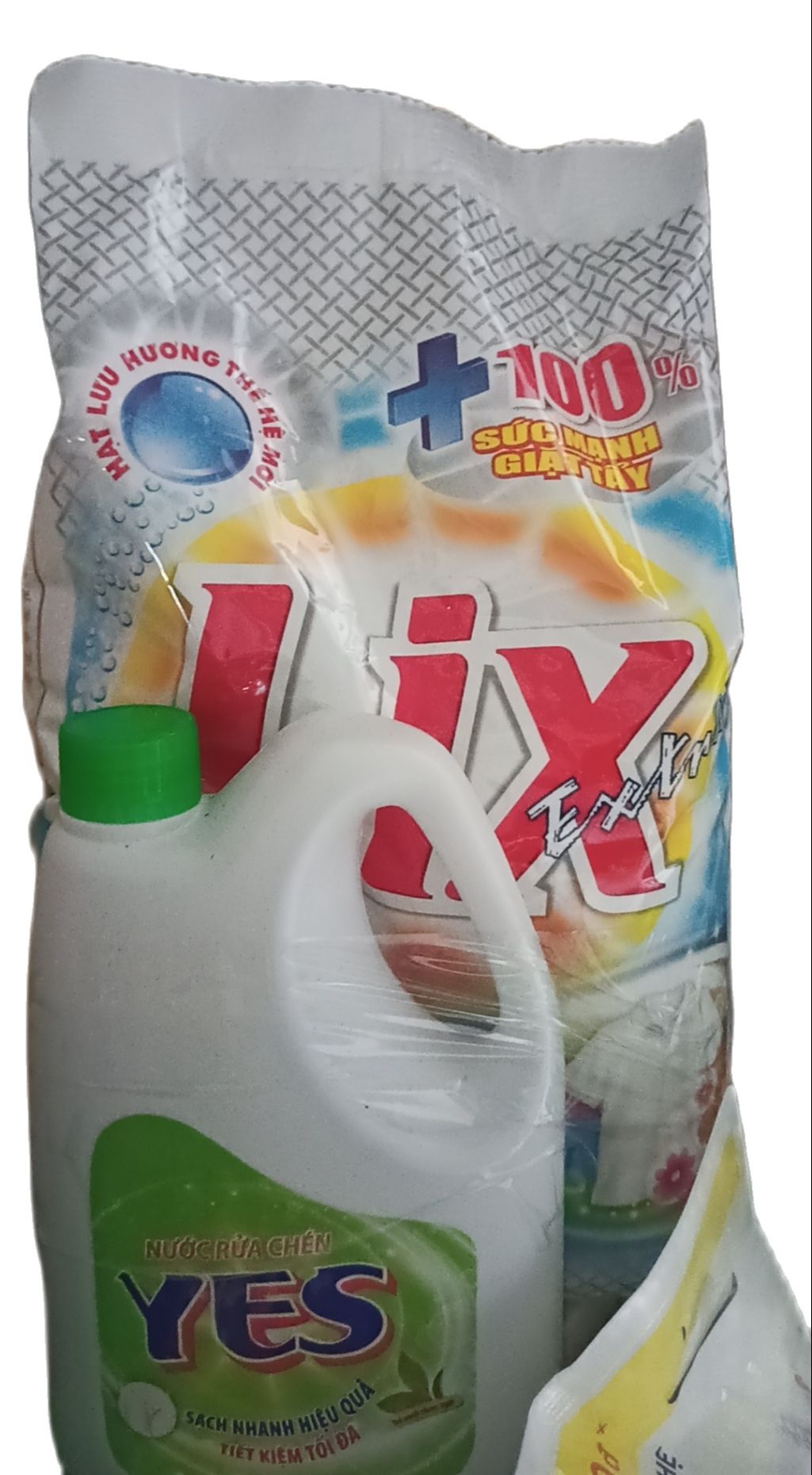 Nước giặt xả lix kèm nước rửa chén yes