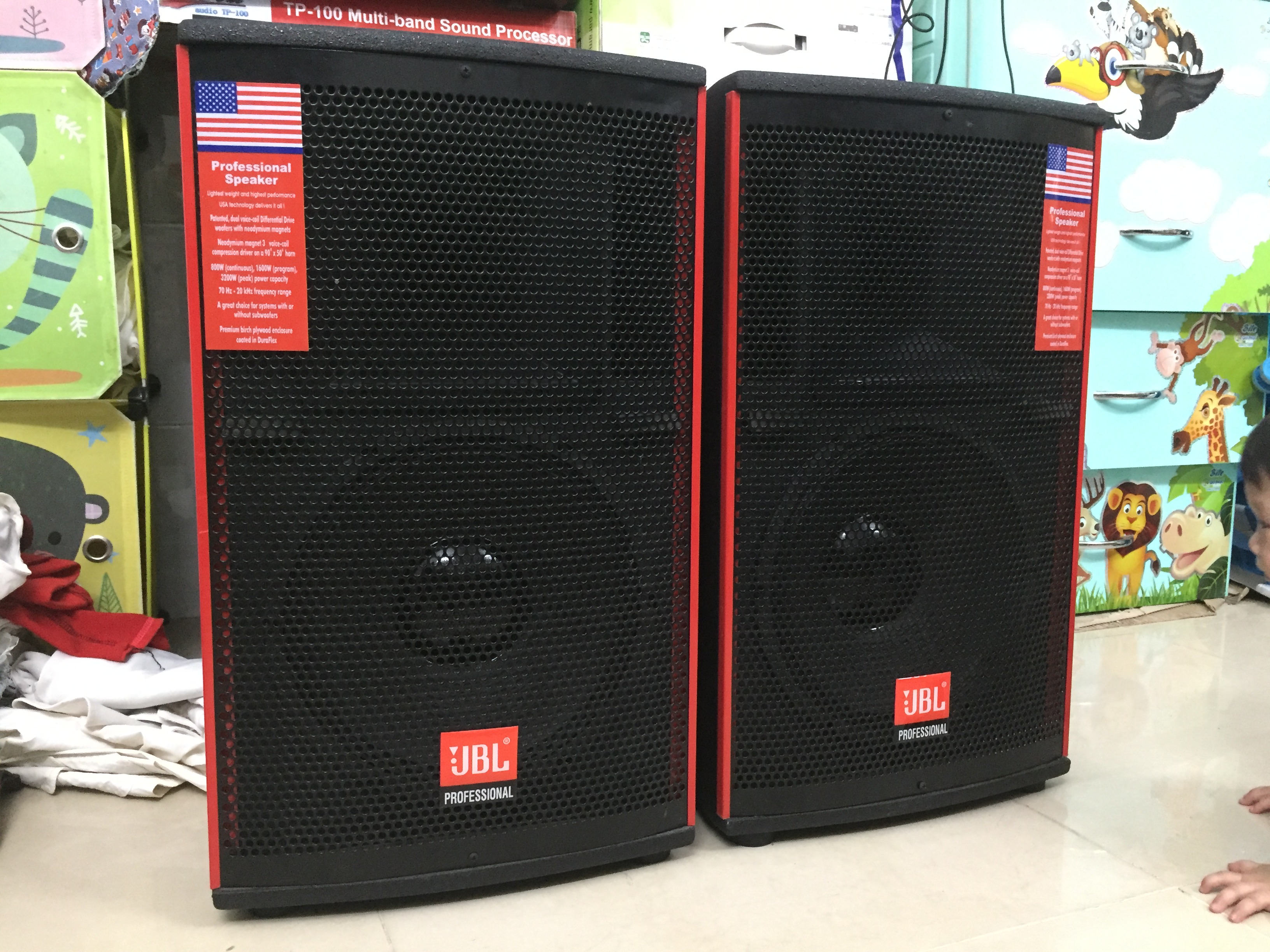 LOA SÂN KHẤU THÙNG SƠN VIỀN ĐỎ 3 TẤC BASS LỚN CHƠI NHẠC NGOÀI TRỜI