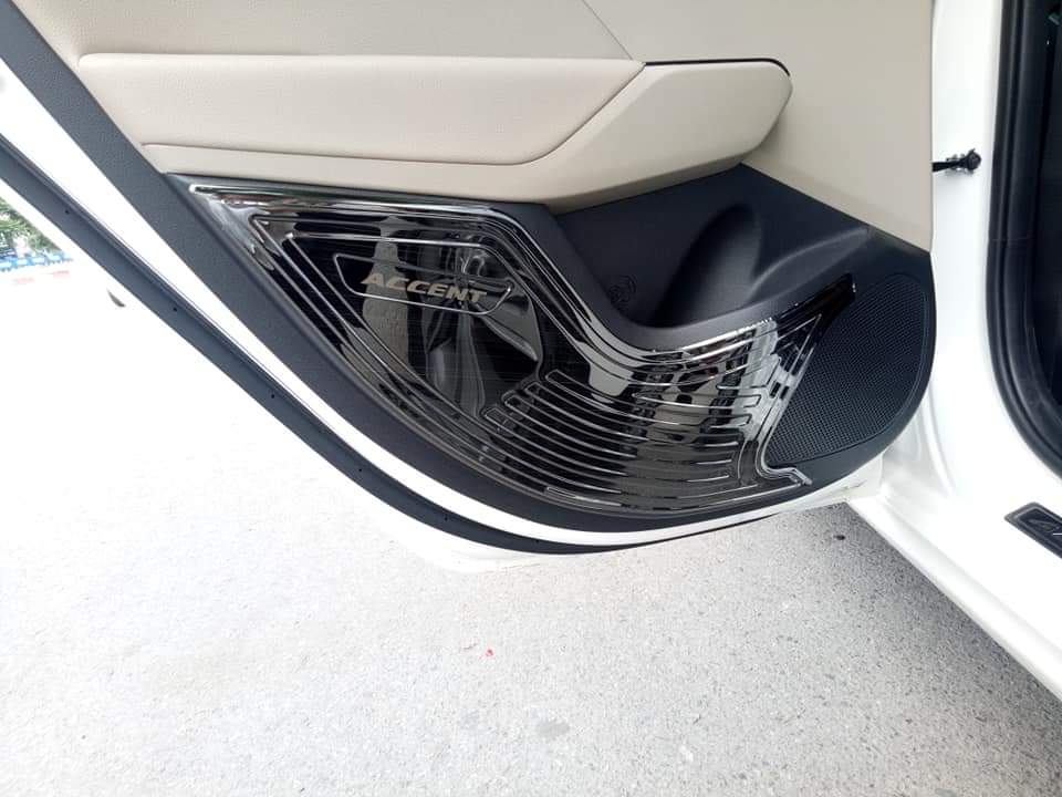 Bộ 4 Ốp Tapli Cửa Xe Accent 2018 2019 2020 2021 2022 Mẫu TITAN - Tặng Kèm Cuộn Keo 2 Mặt, Lắp Đặt Dễ Dàng Tại Nhà, Phụ Kiện Trang Trí Xe Sang Trọng Hơn