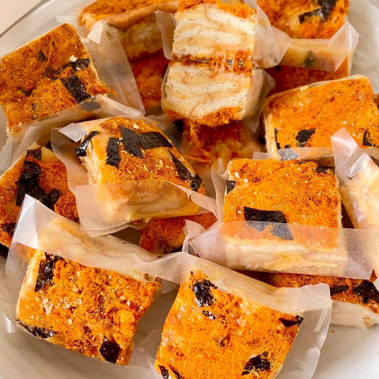 Bánh bông tuyết trứng muối chà bông rong biển, kẹo nougat trứng muối handmade bếp của mẹ onici