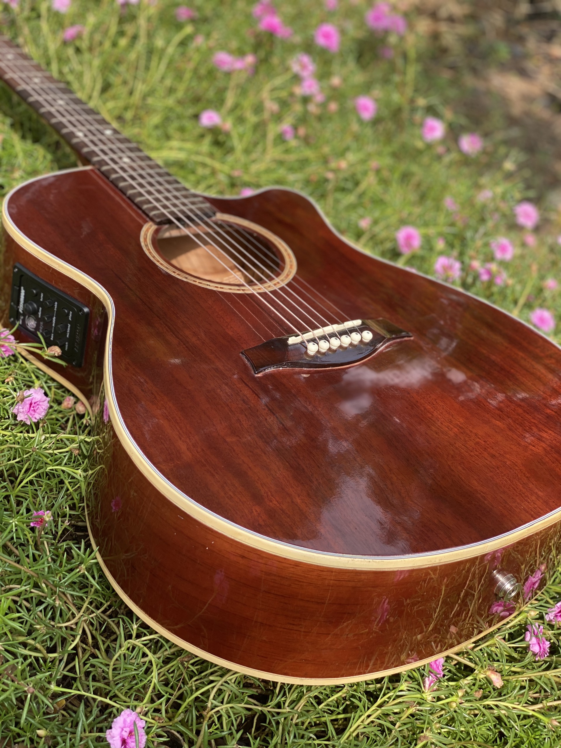 (Miễn Phí Ship) Đàn guitar FULL SOLID có lắp EQ có ty chỉnh cần hệ thống nan chữ X cho kết cấu bền chắcâm vang sáng