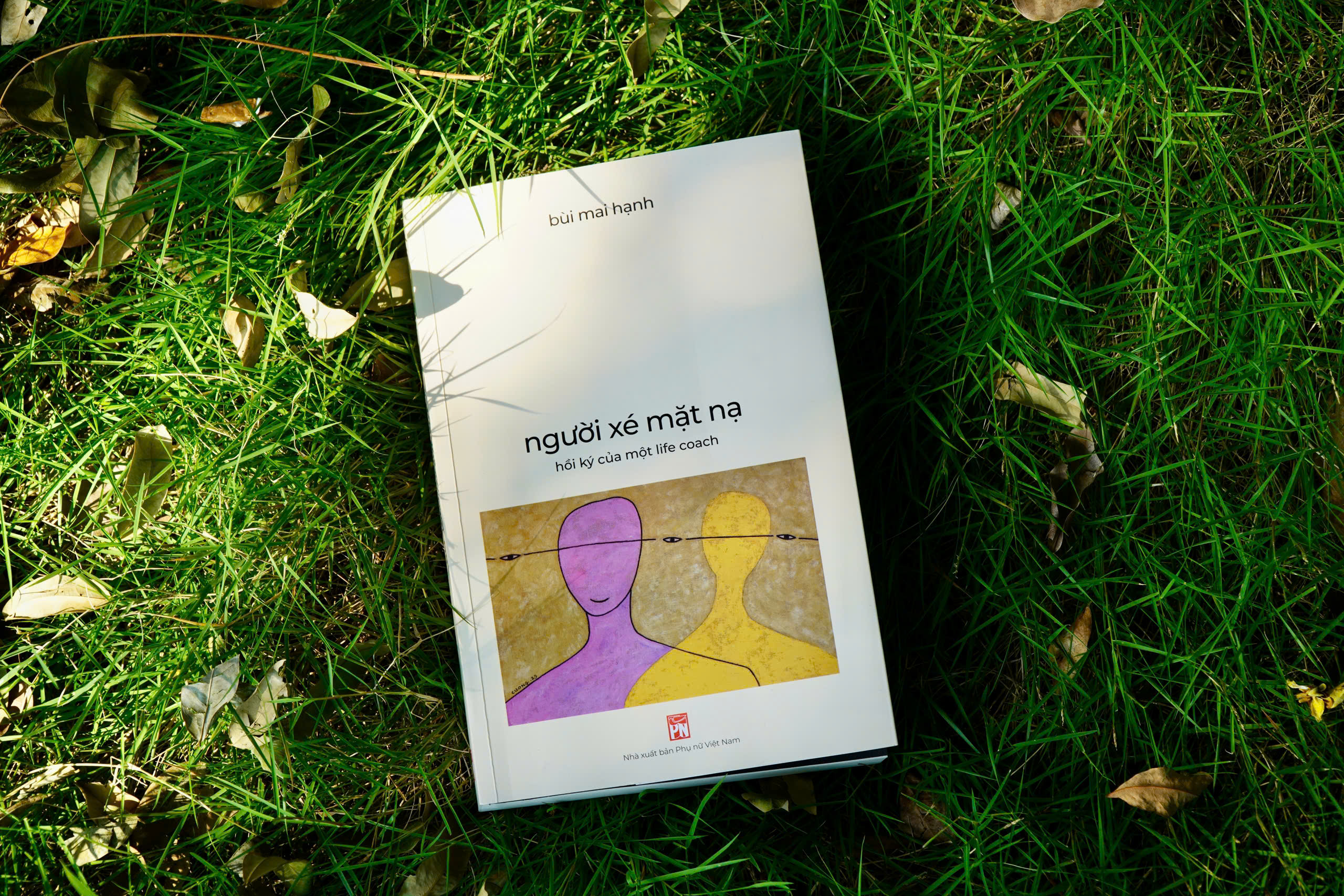 Sách - Người xé mặt nạ Hồi ký của một life coach - NXB Phụ nữ VN (Văn học Việt Nam)