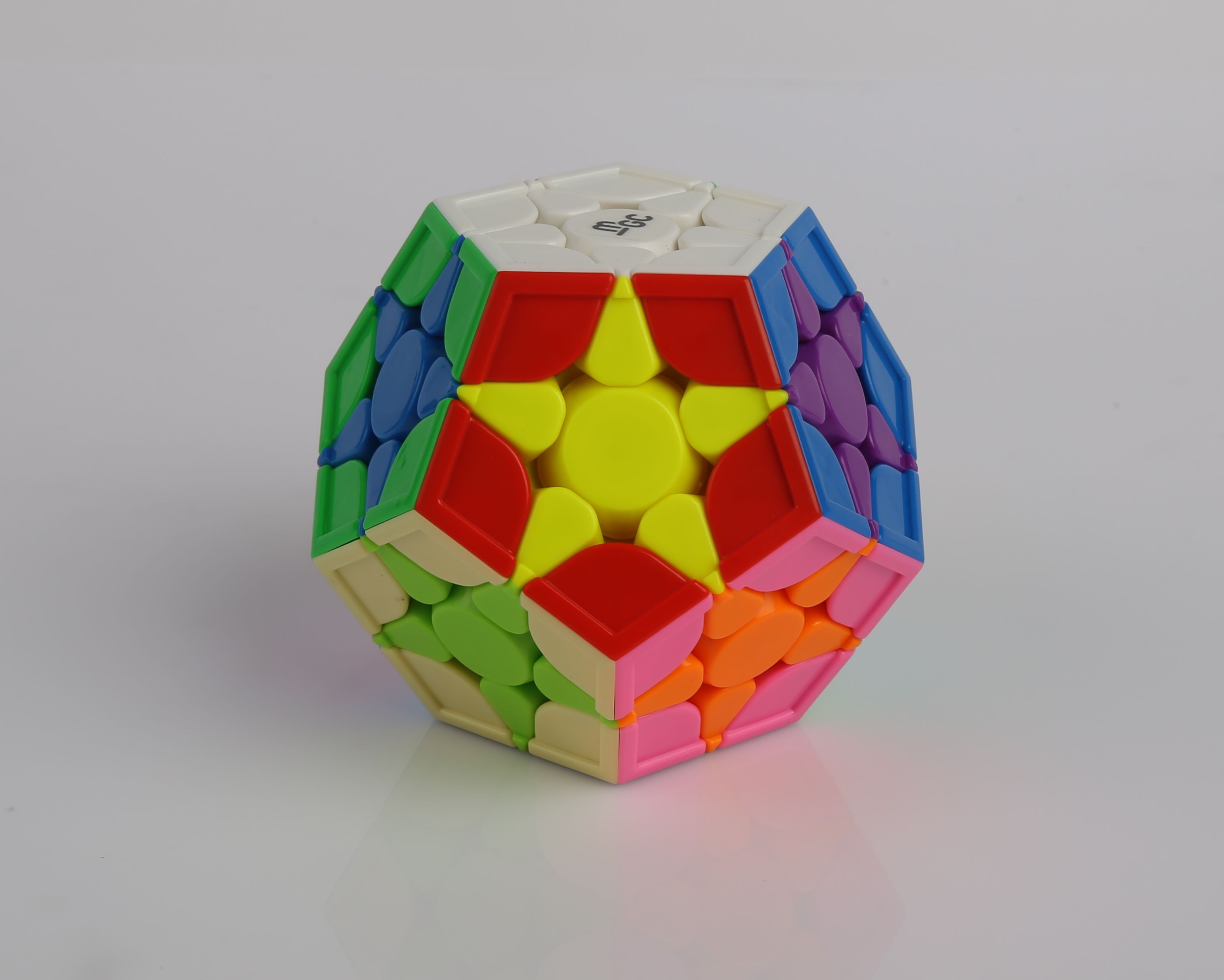 Rubik s Cube variant MGC Megaminx has Magnet