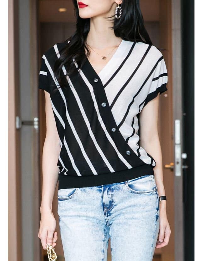 Áo len cổ V chéo
