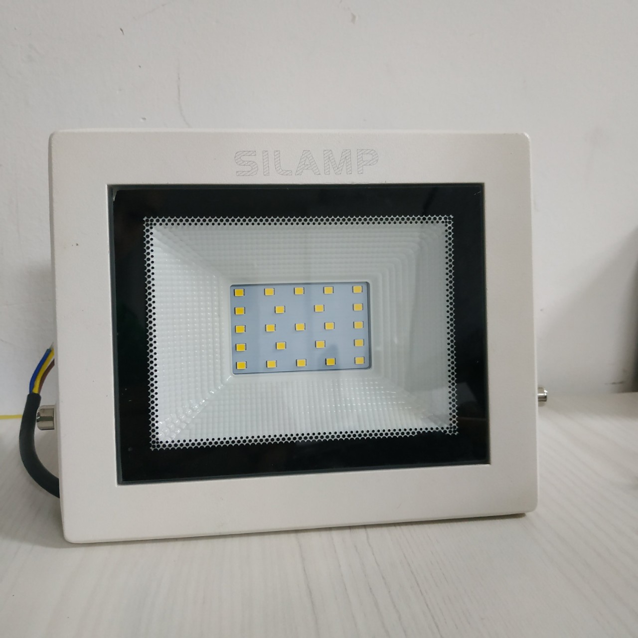 Đèn led pha 30w vỏ trắng