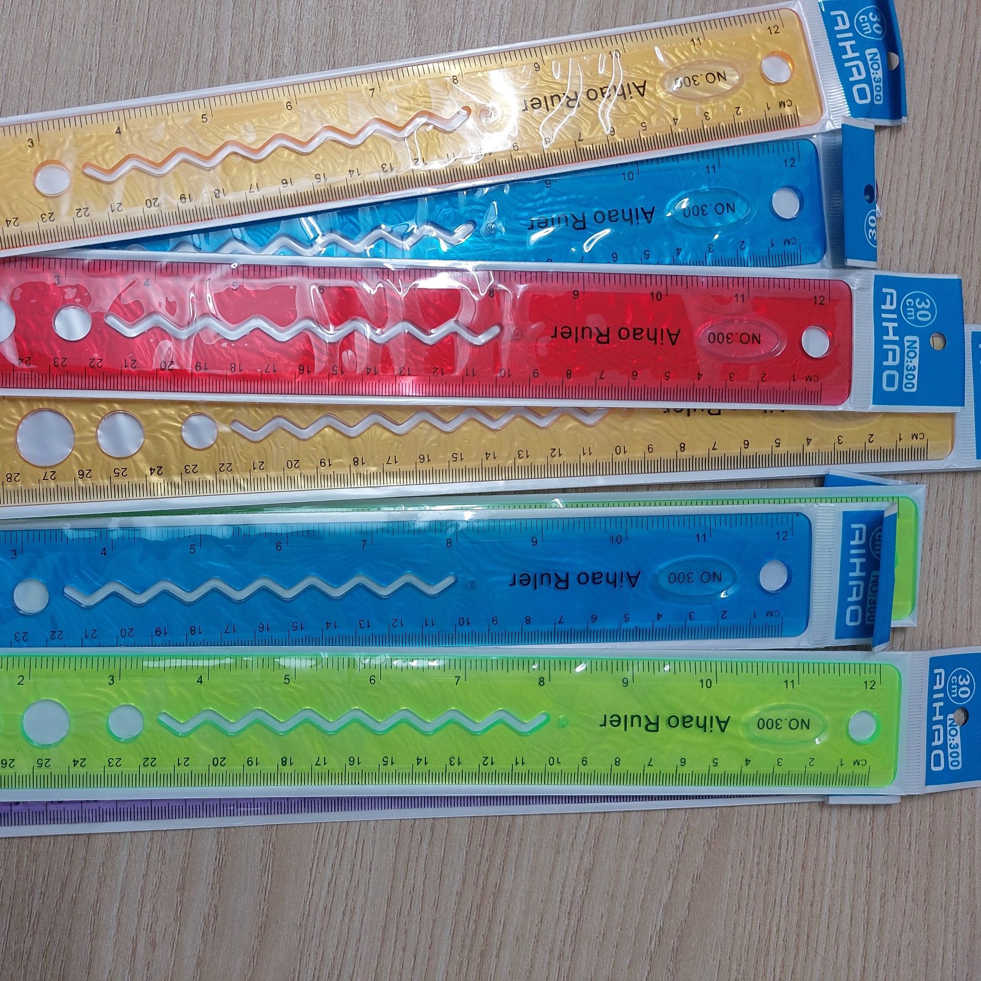 Thước kẻ dẻo 30cm có hình học