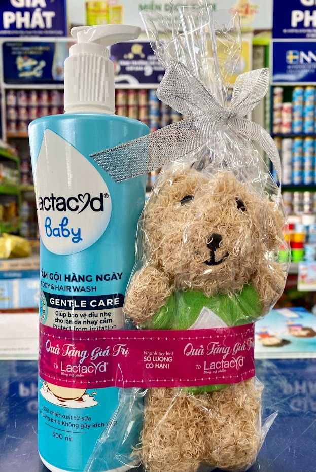 Tặng gấu Sữa tắm gội ngừa rôm sảy Lactacyd Baby Gentle Care 500ml