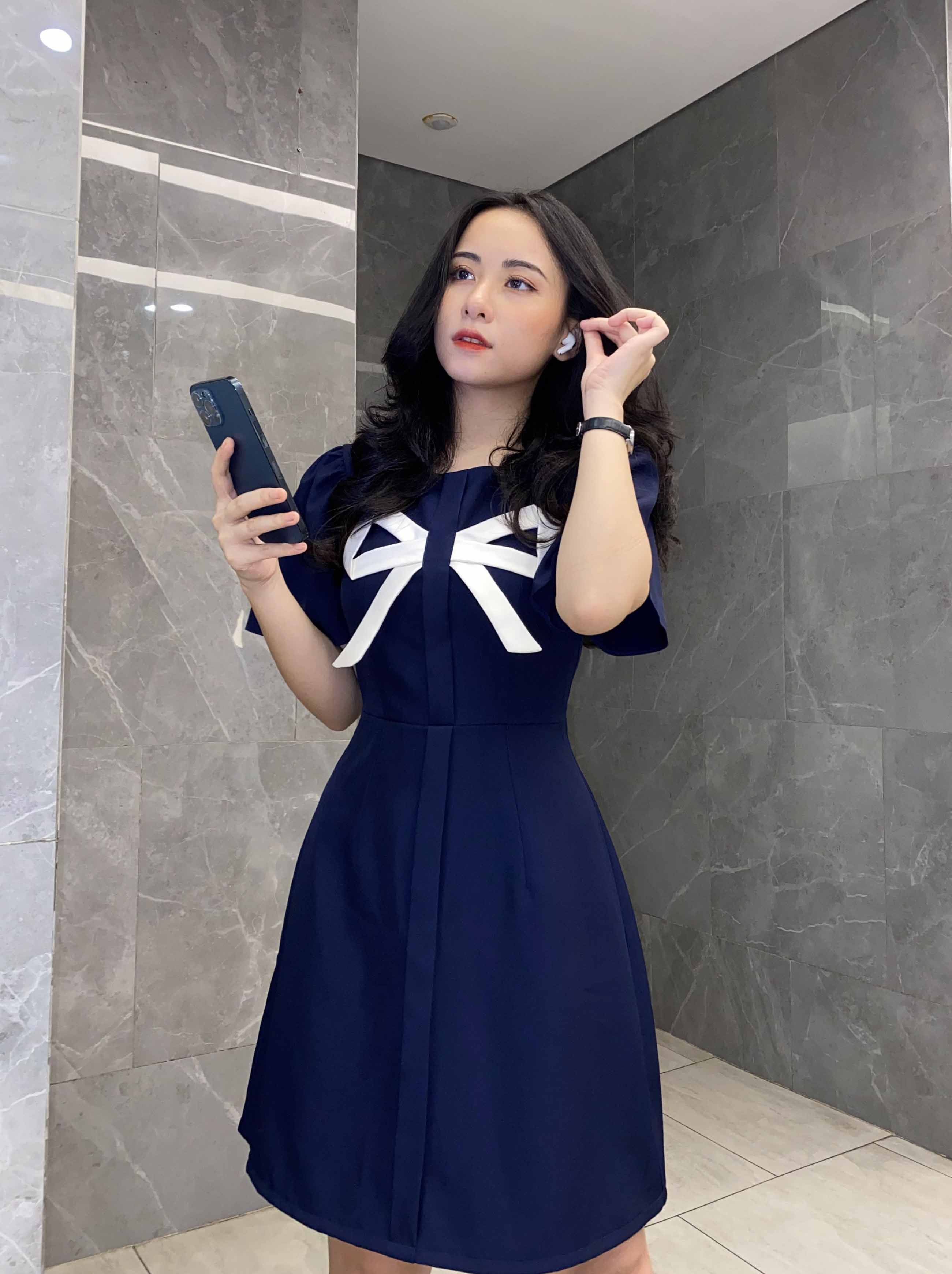 Đầm công sở đẹp thiết kế thời trang trẻ trung chữ a xanh đen đính nơ cá tính cho chân ngắn - Thời trang Lux W