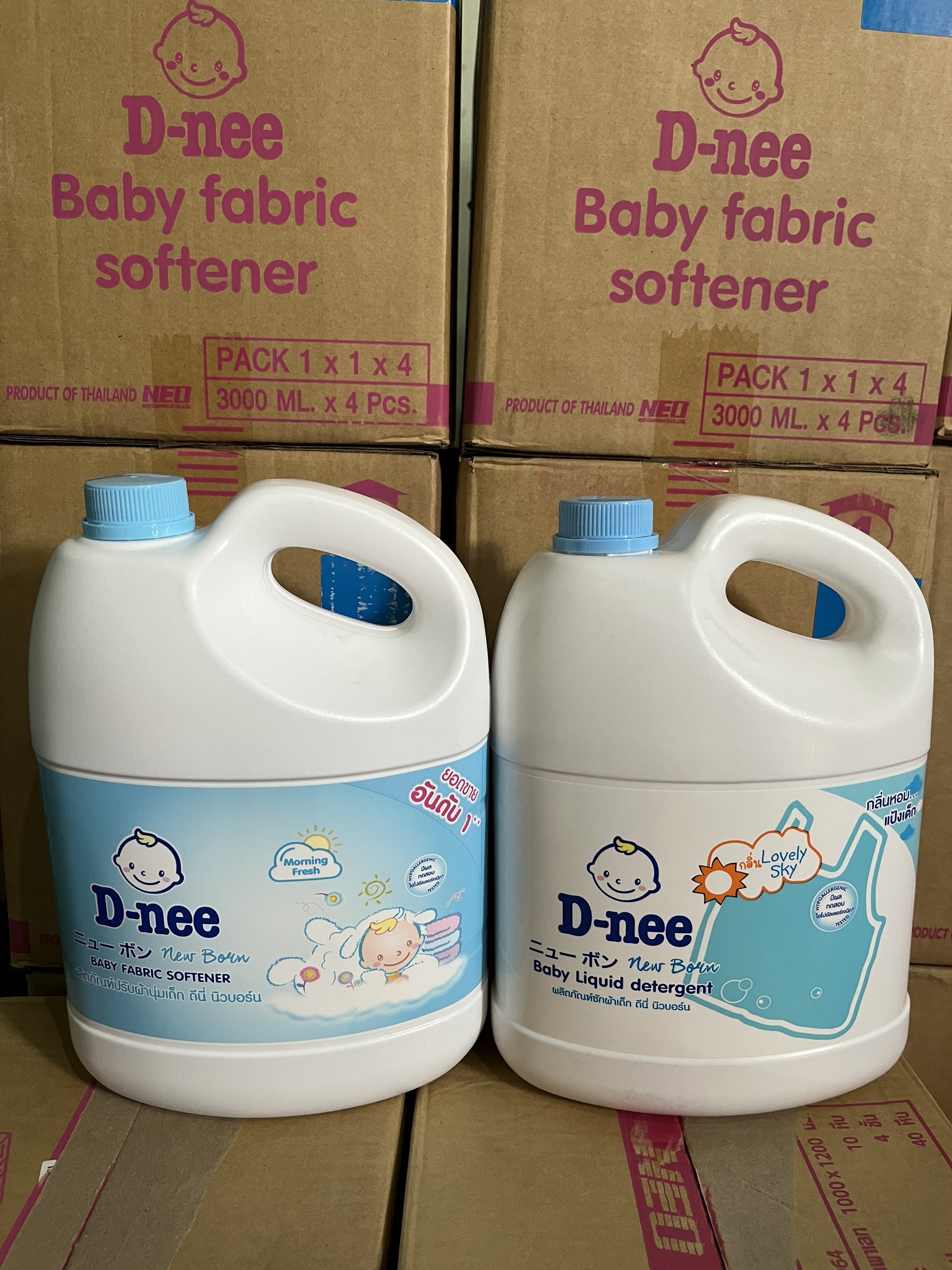 Nước giặt xã Dnee can 3000 ml màu xanh- Hàng Thái Lan