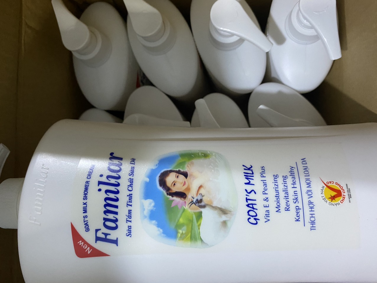 Combo 2 chai sữa tắm dê familiar 1000ml. .
