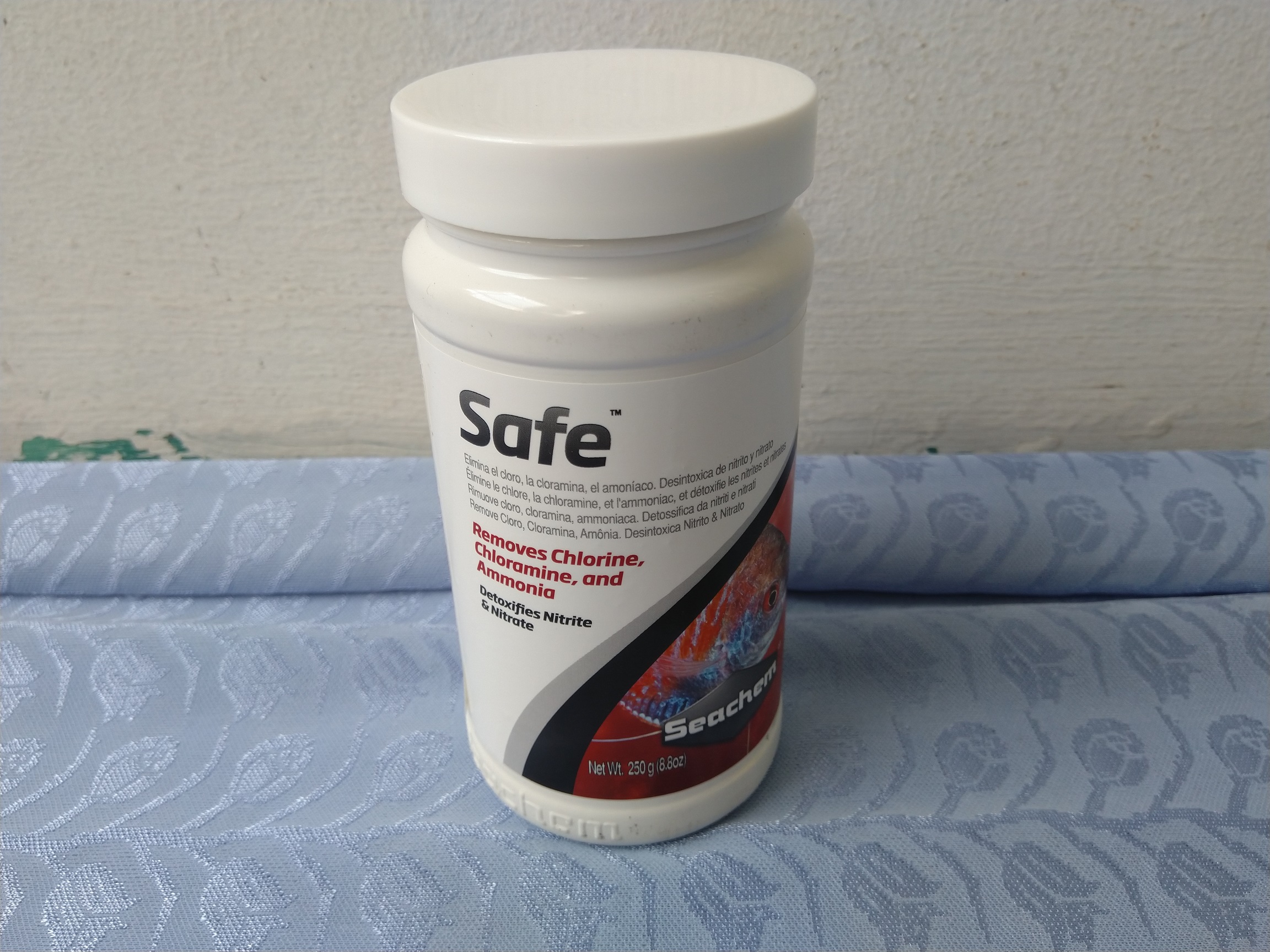 Seachem Safe 250gr, khử clo, độc tố, kim loại nặng.