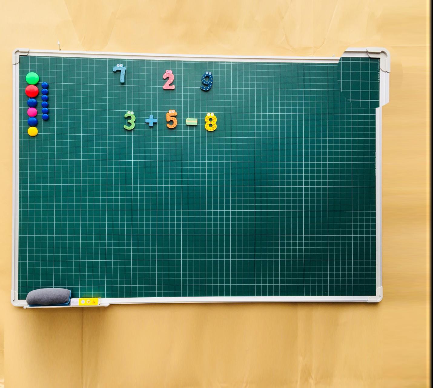 Bảng từ xanh viết phấn kẻ oly tiểu học KT 80x120cm.