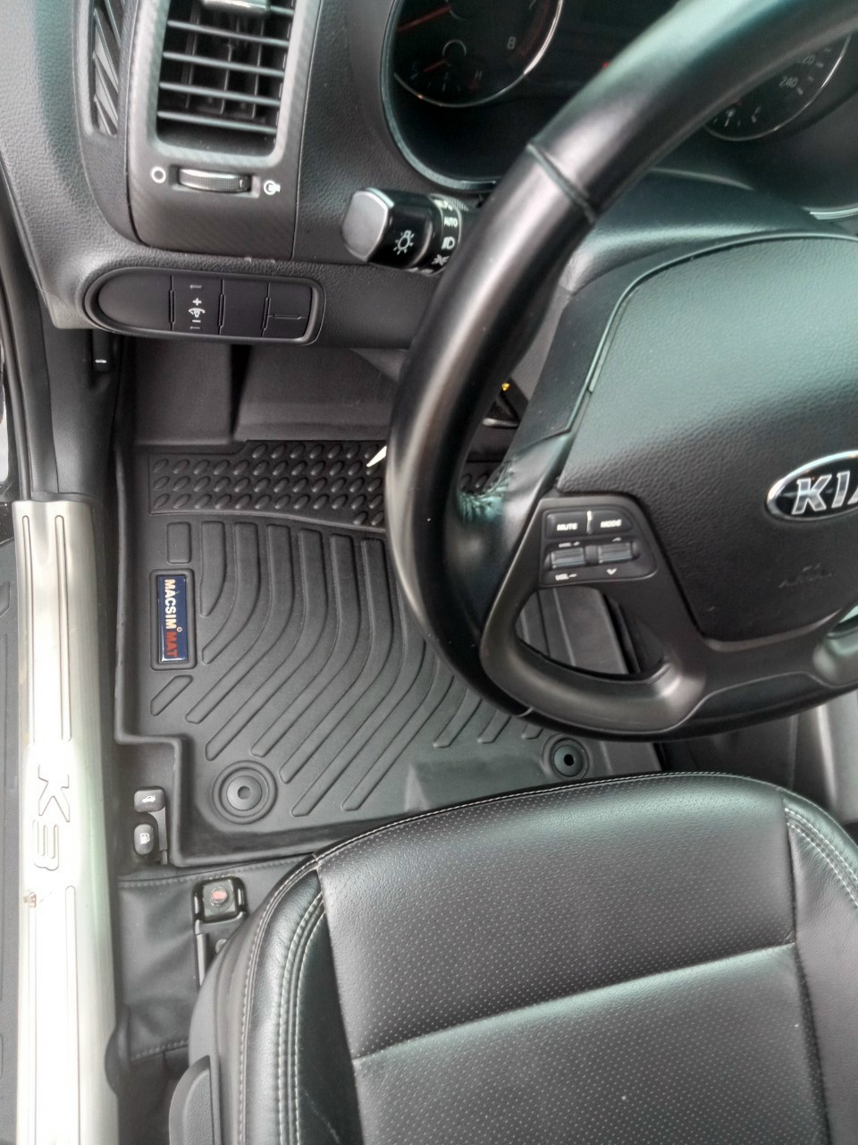 Thảm lót sàn xe ô tô kia k3 cerato chất liệu tpv thương hiệu macsim màu đen
