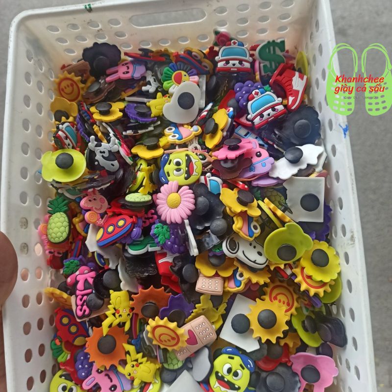 Sticker 🏵️🏵️jibizt dính dép, dính dép cá sấu giá chỉ 1.000