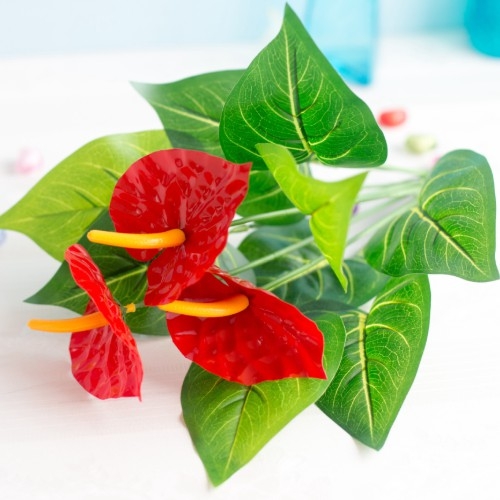 Cây giả - Một Cây nhựa nhân tạo - Tiểu Hồng Môn đỏ size nhỏ 3 bông hoa nhụy vàng