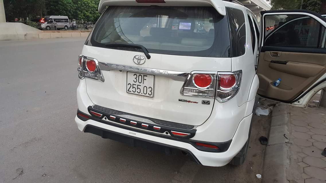 Ốp Chống chầy cốp ngoài 3D cao cấp xe Toyota Fortuner Form 2008-2015