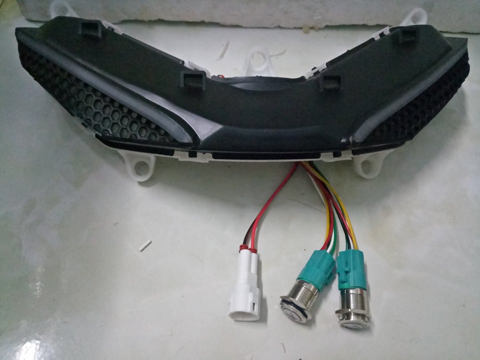 Audi a9 mí trên ,exciter 150.làm hoàn chỉnh gôm 2 con tắt led+zắc cắm như zin..