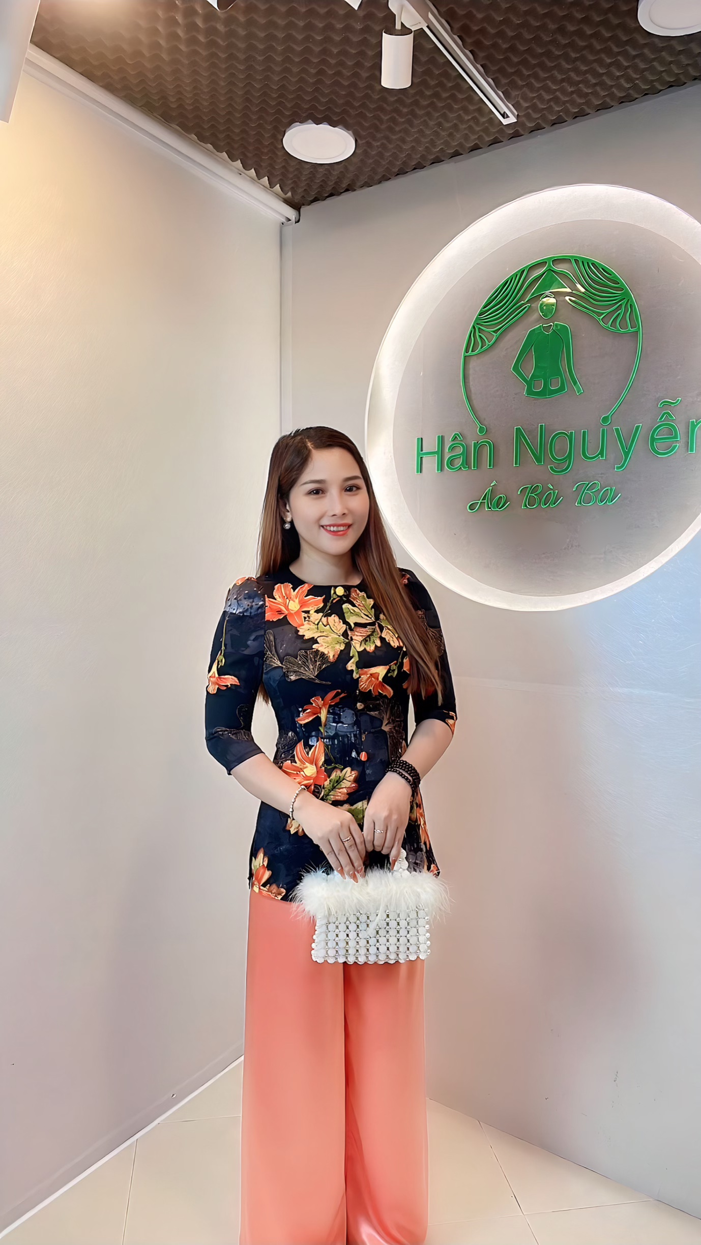 .A66 - Bộ Bà Ba Lụa in Hoa Ly Dây Kéo Nút Bọc