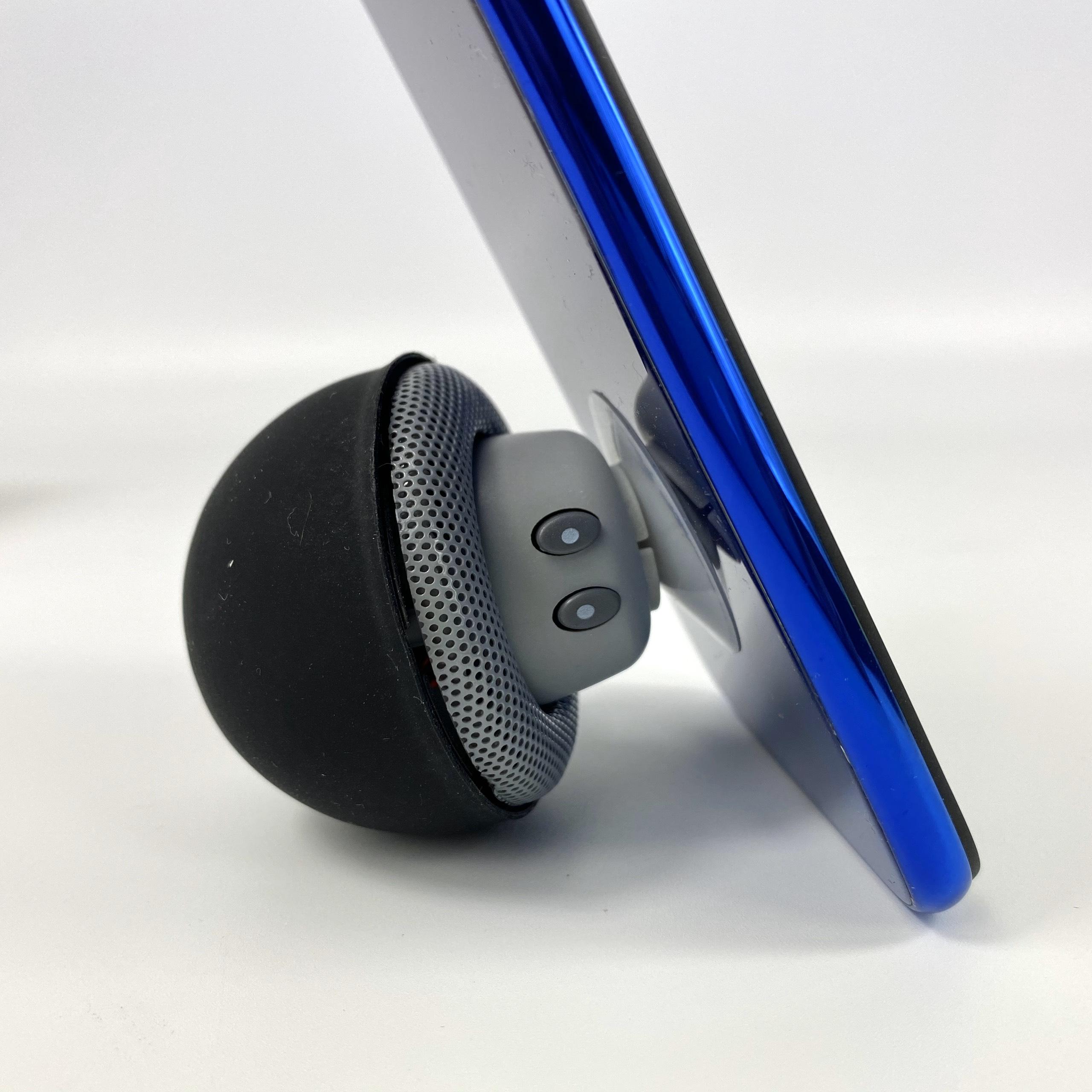 Loa Bluetooth kiêm giá đỡ hút chân không