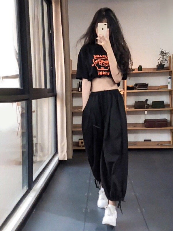 Sét bộ áo croptop in chữ moutan kèm quần bom dây rút. cực cá tính năng động