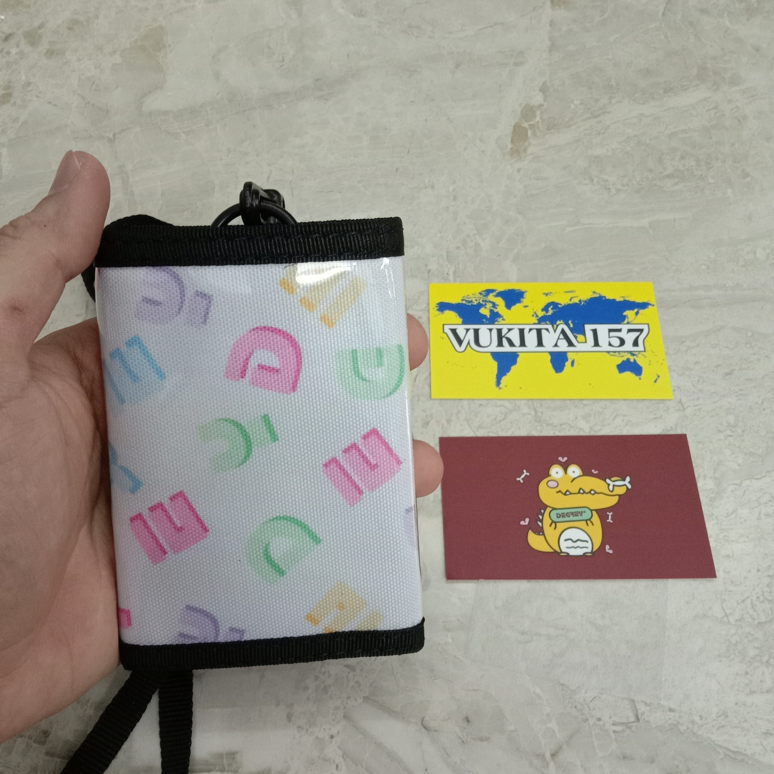 Ví ngắn Degrey in chữ (tặng full tag và giấy thơm + tặng thêm cọng dây dài treo cổ) (Chuẩn cao cấp 1-1) (NAM NỮ)