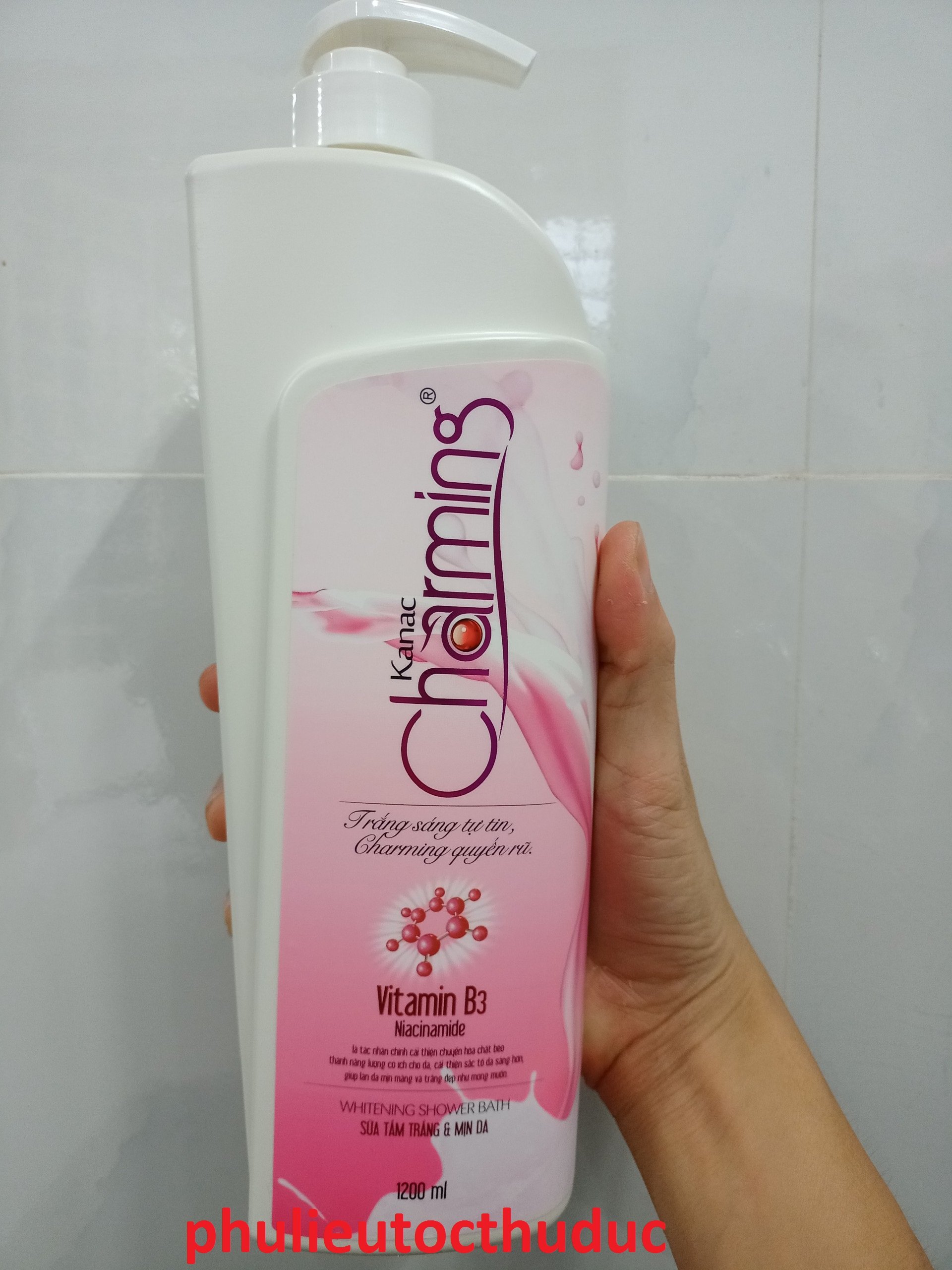 Sữa tắm charming trắng mịn & mềm da 1200ml