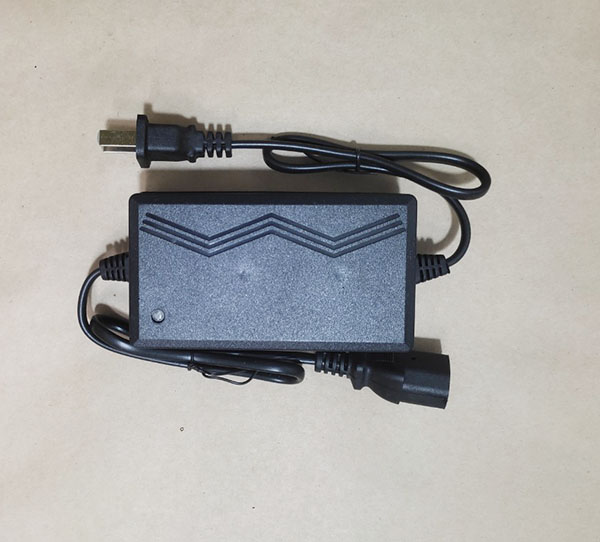 Cục sạc 12V bình xịt điện, bình phun thuốc sâu 12V điện tử, từ 2AH đến 12AH, có đèn tự ngắt khi đầy