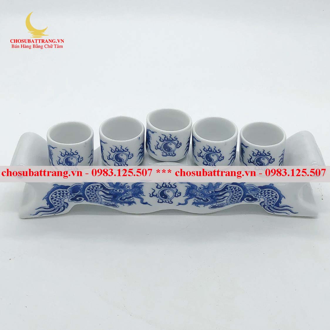 Kỷ ngai xanh lam lưỡng long - chung nước thờ cúng trên bàn thờ