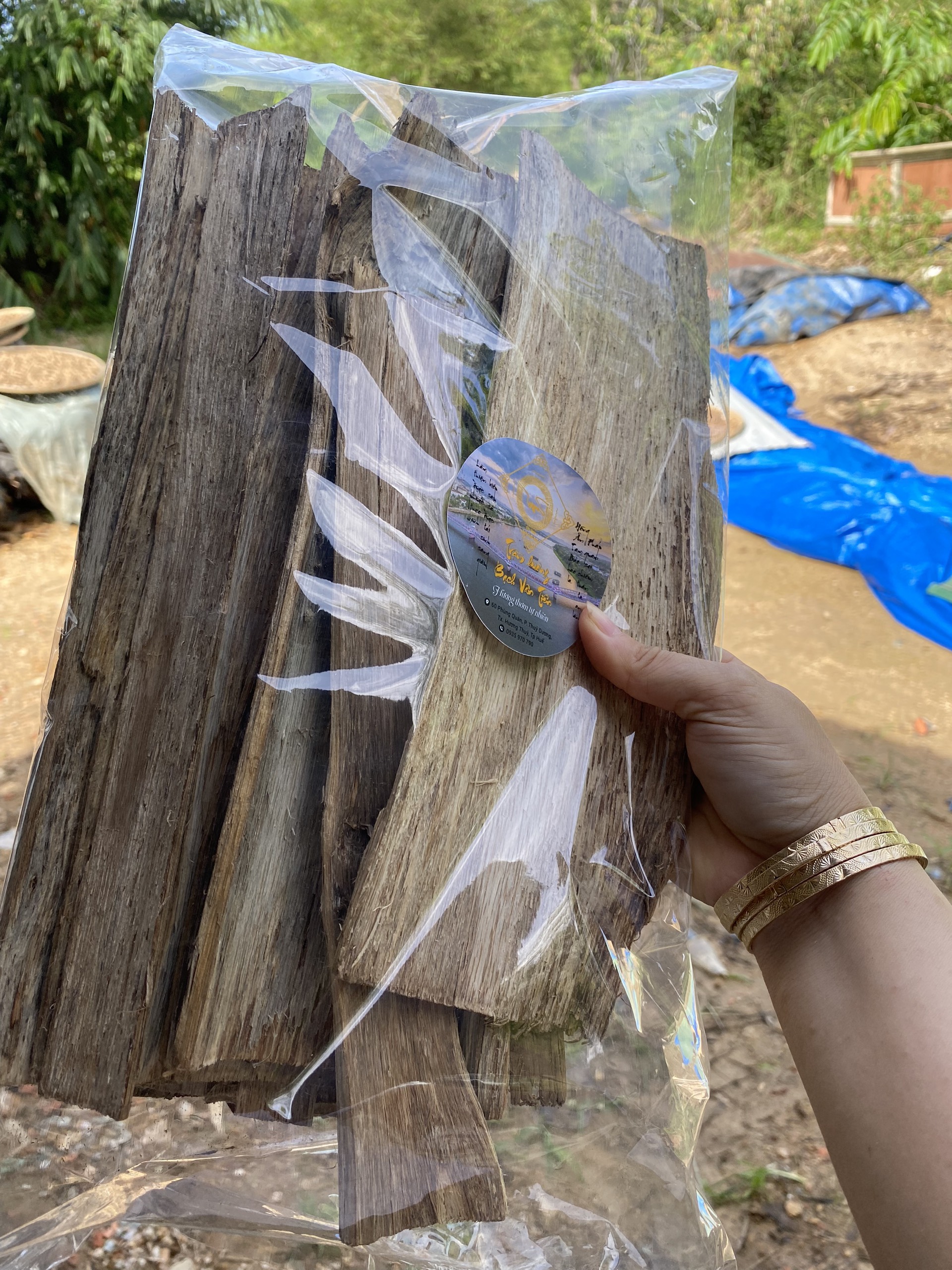 Trầm hương miếng giác xông nhà Bạch Vân Tiên - Huế 250 gram