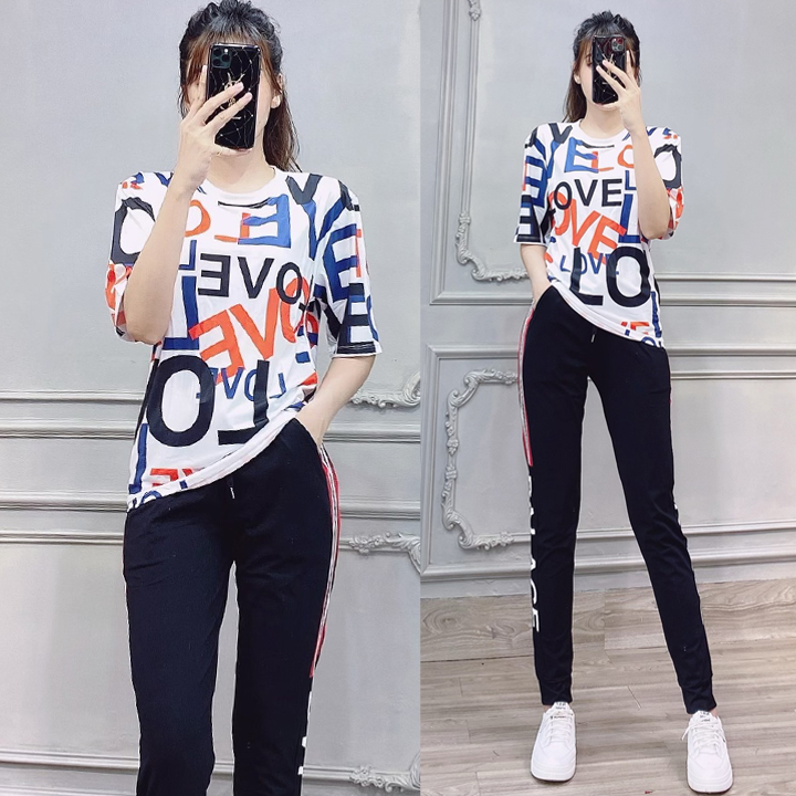 [HCM]Bộ đồ thể thao họa tiết chữ love TT429- 1 form áo rộng quần ôm ống túm có phối sọc và chữ phong cách hiện đại trẻ trung cotton 100% mát lạnh co giãn thoáng mát giặt không xù lông.