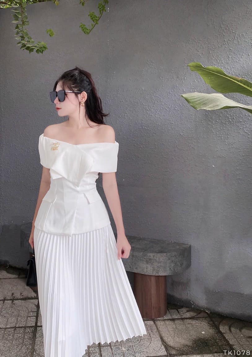 Áo peplum trễ vai đắp chéo sang trọng phối gì cũng xinh