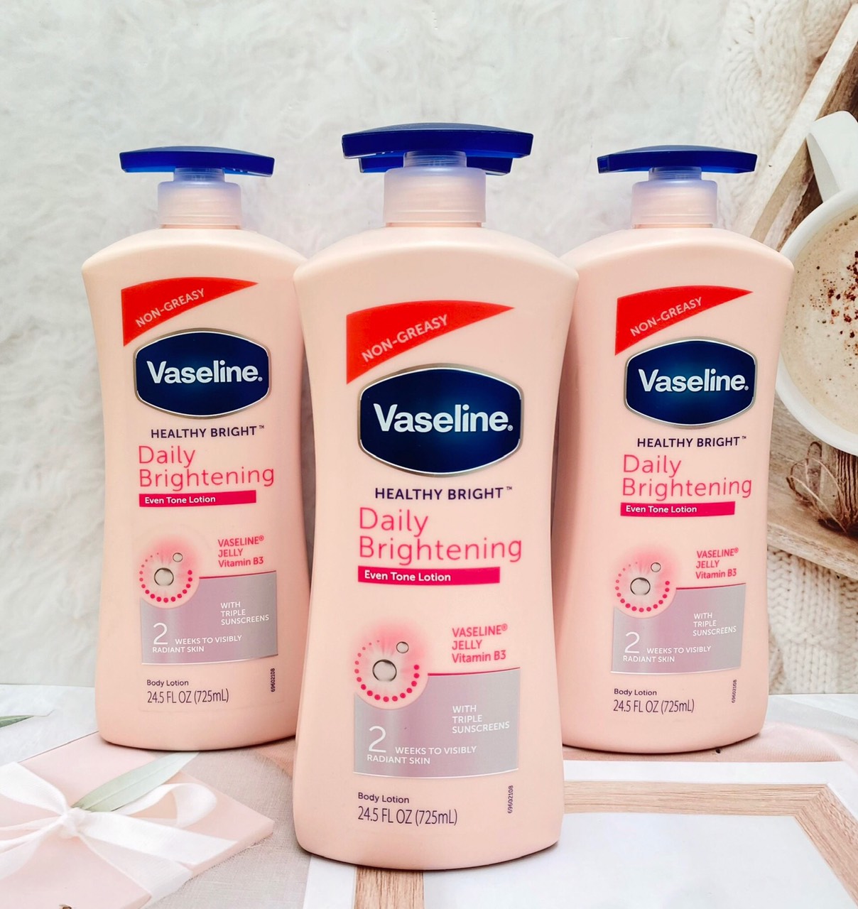 Sữa dưỡng thể trắng da Vaseline 725ml - Mỹ