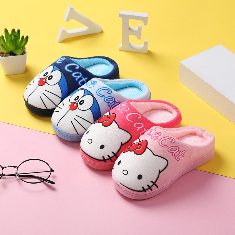 Dép bông đi trong nhà họa tiết hình Doremon và Hello Kitty đáng yêu cho bé