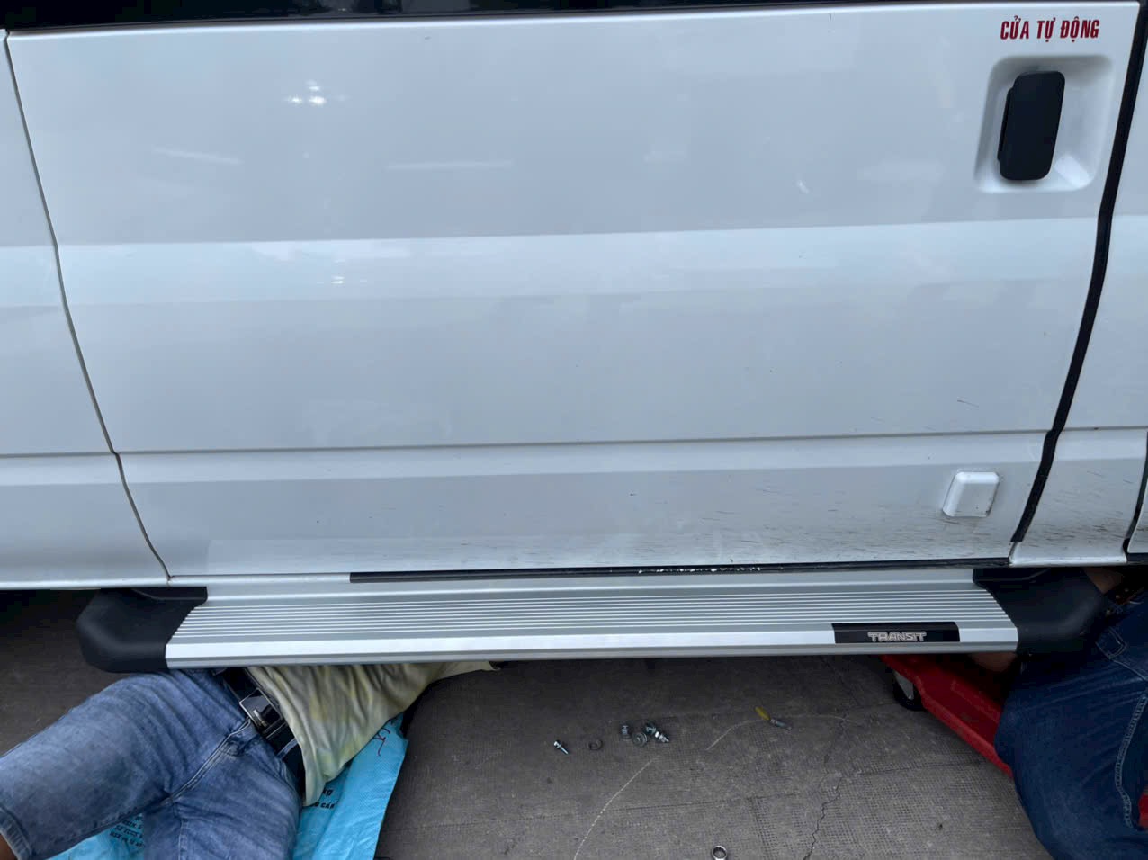 Bậc bước ngoài FORD Transit