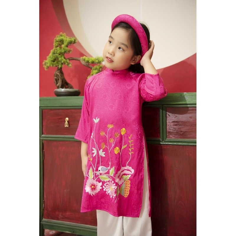 Áo dài gấm tơ thêu hoa - 100 y ảnh