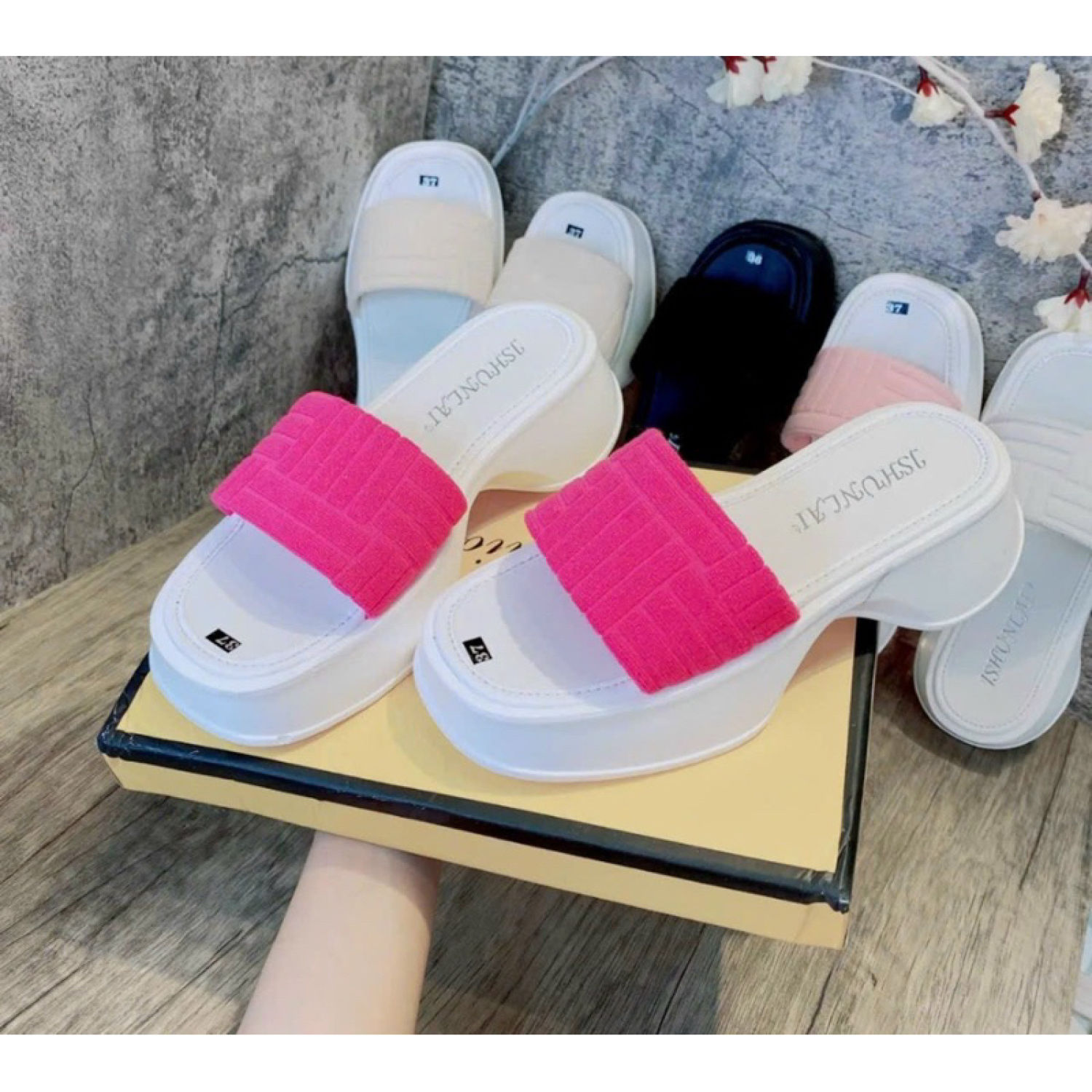Dép bánh mì đế độn 6cm quai nhung siêu hot