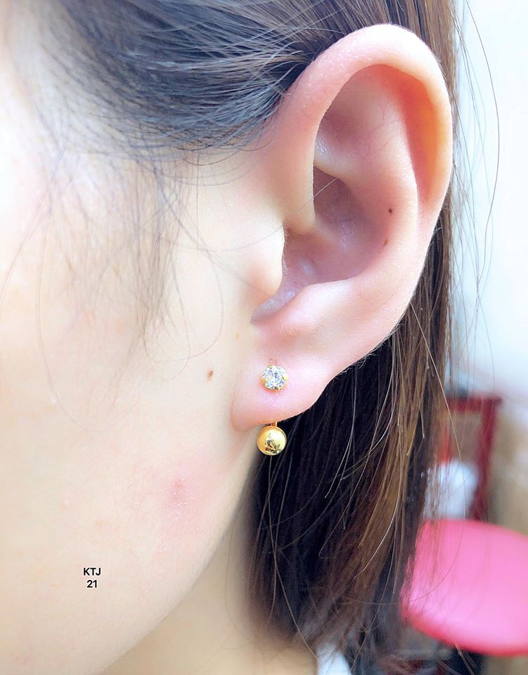 Bông tai nụ đá vàng tây có hóa đơn bảo hành