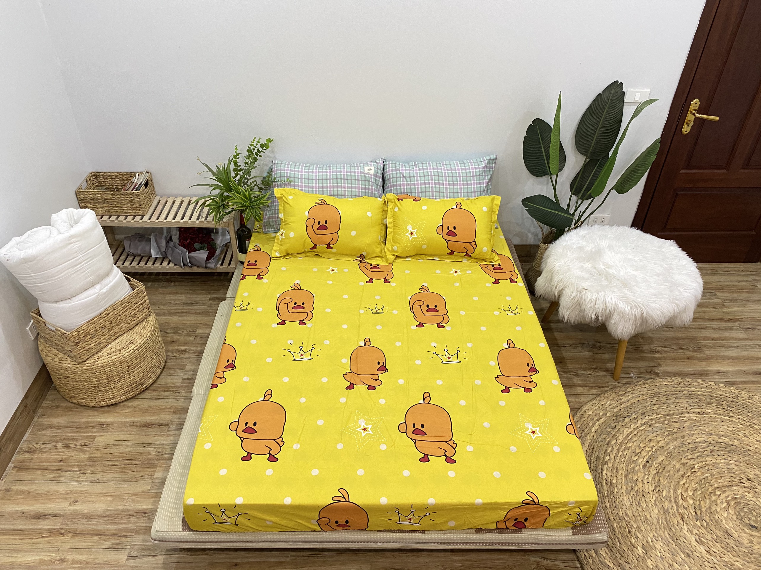 Set ga gối mẫu vịt vàng mã chm18 gồm