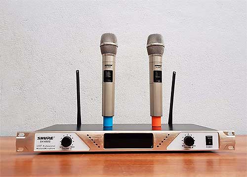 [HCM][XẢ KHO] Micro không dây shure SH-600G sử dụng cho các phòng karaoke âm thanh trường học gia đình. có kiểu dáng tinh xảo màu sắc sang trọng Mic Chống Hú Tốt Cực Tốt Tiếng Ca Phát Ra Mạnh.Âm Thanh Trung Thực Lọc Âm Cực chuẩn.BH12