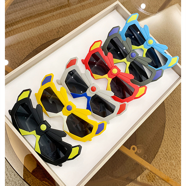 Đứa trẻ kính râm con trai mát mẻ hoạt hình kính râm máy biến áp đứa bé goggle anti-un thời trang con trai và con gái kính