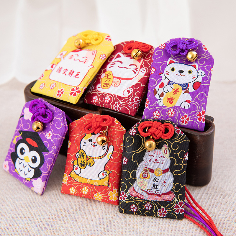 Túi omamori mèo may mắn mang nhiều lời chúc bình an phước lành