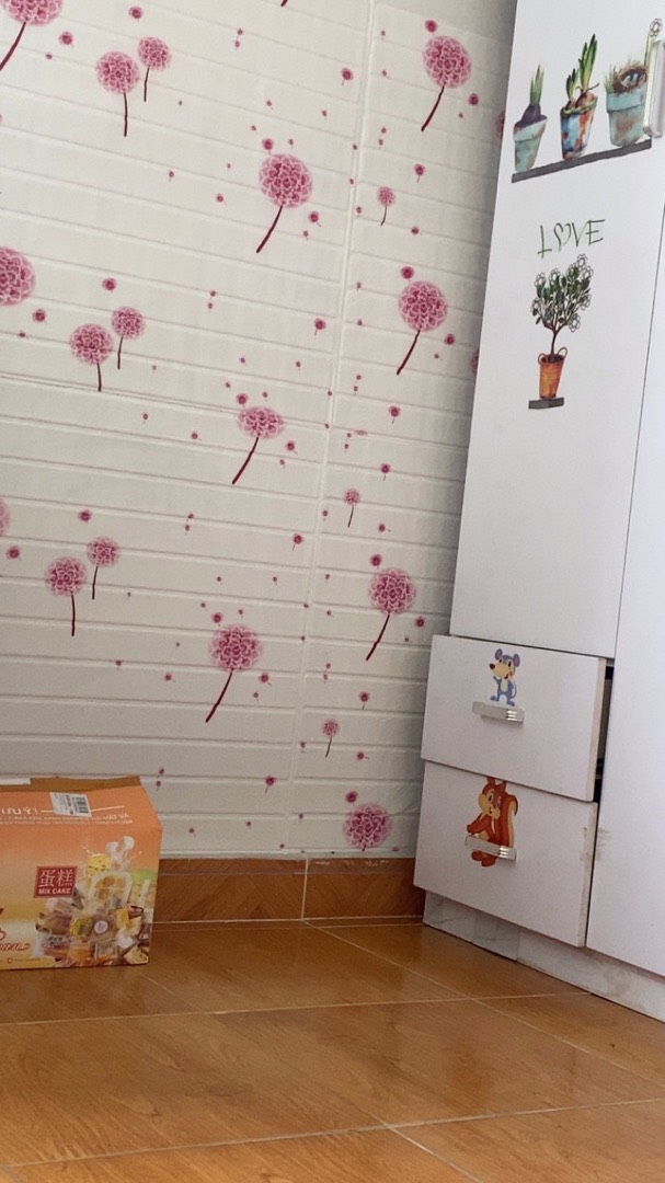 Xốp dán tường hoa văn hoạt hình kích thước 70x70cm
