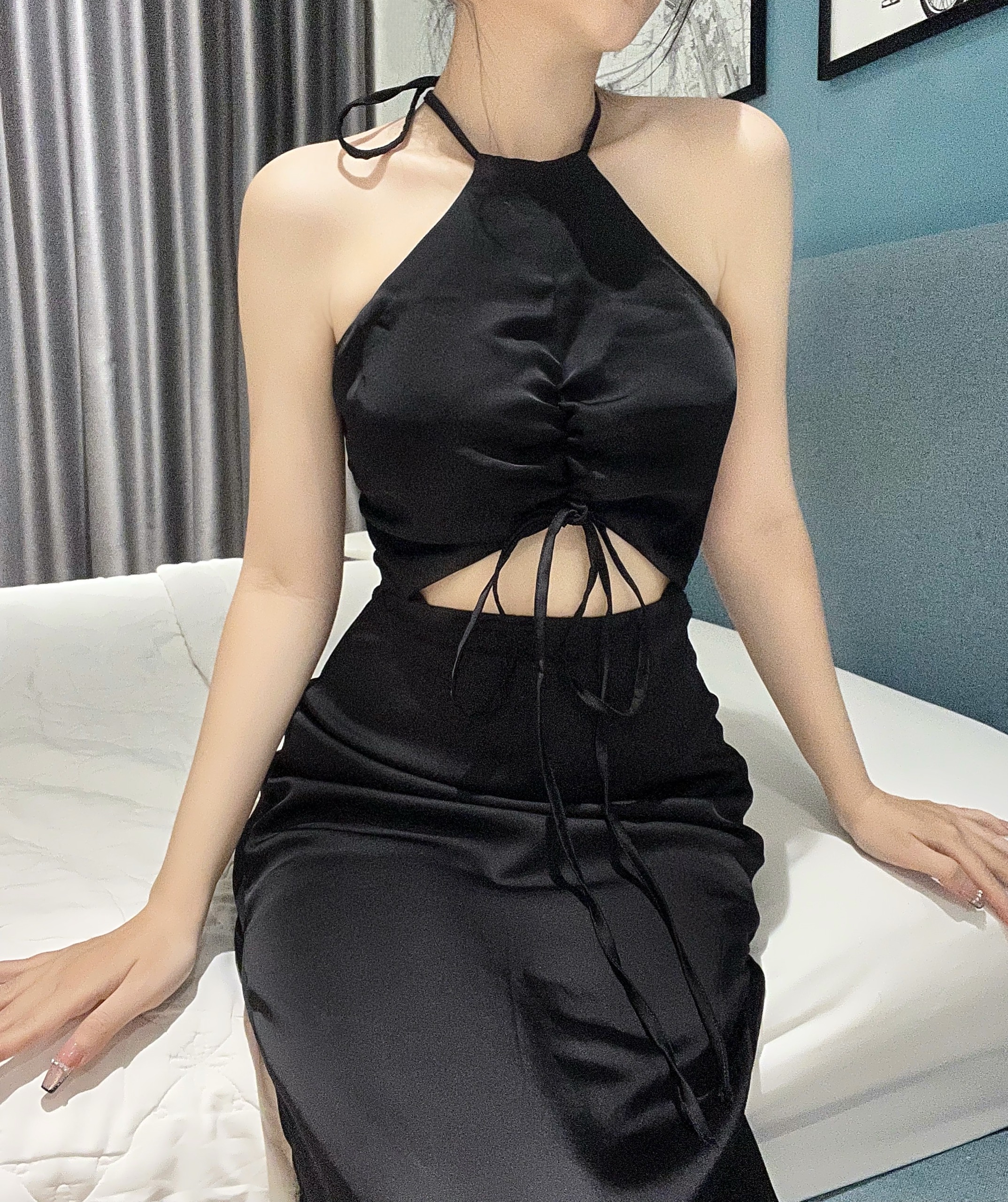 Đầm lụa cổ yếm dài thiết kế dự tiệc sang chảnh