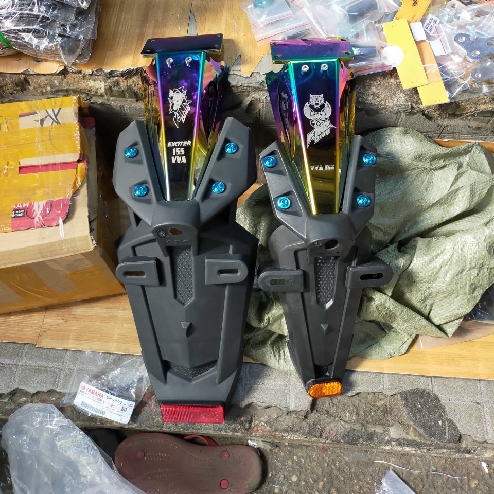 Dè malay Lớn (bên trái) và Đuôi titan ex155 KHÔNG KÈM ỐC